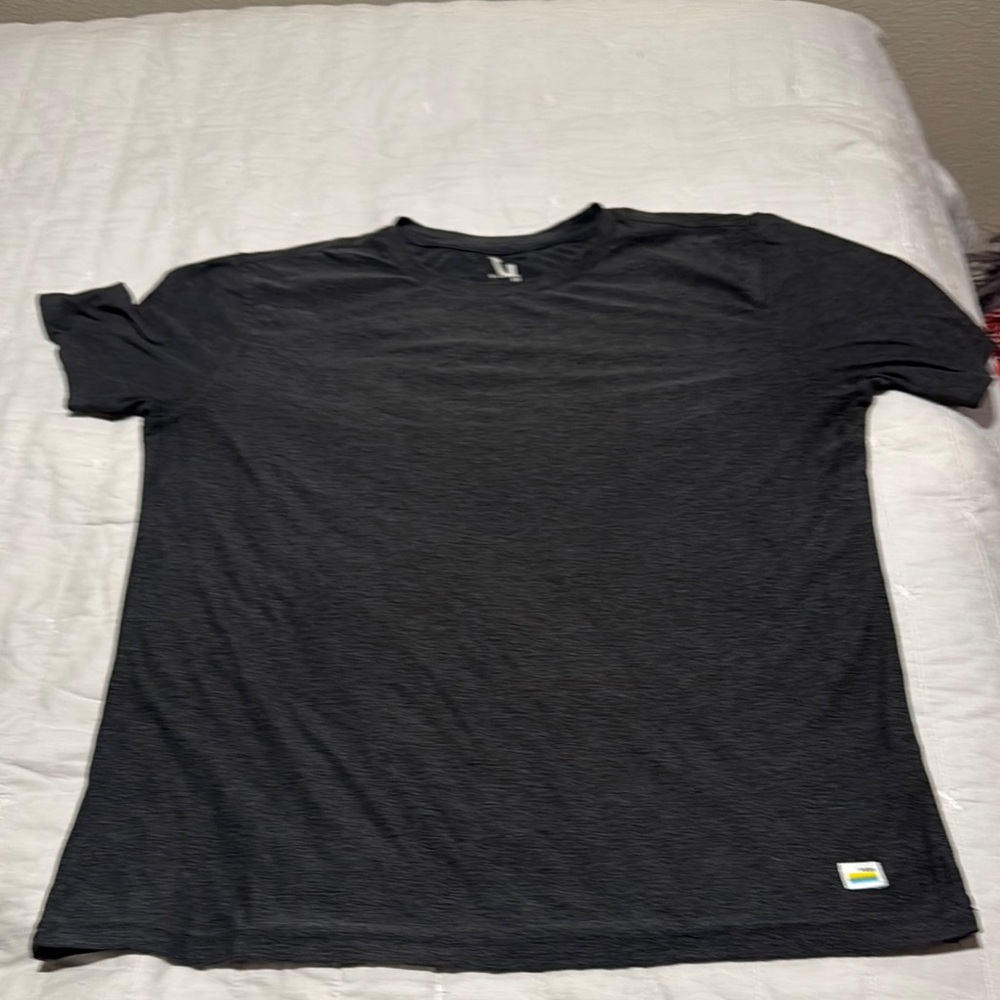 Vuori dark gray  Short Sleeve Tee Classic Crew Neck